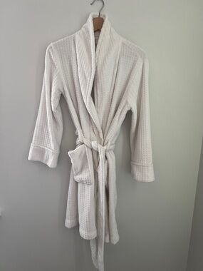 Walgreens Waffle Texture White Spa Robe #535311 Size S/M